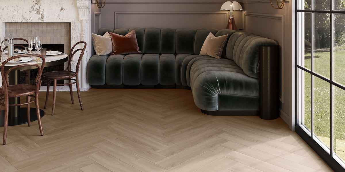 Invictus Maximus Dryback Divine Oak Herringbone – Cookie – aranżacja